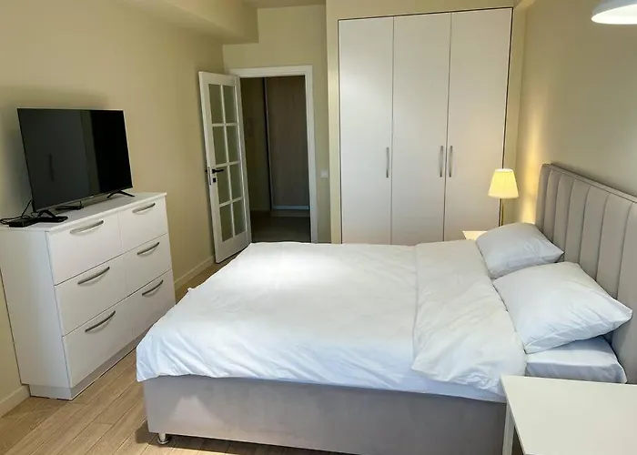 2 Bedroom On Ismail Corner Stefan Cel Mare, New Apartment, Chisinau Center!
