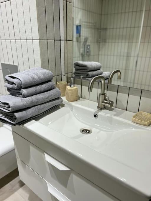 Appartamento 2 Bedroom On Ismail Corner Stefan Cel Mare, New Apartment, Center! Chişinău