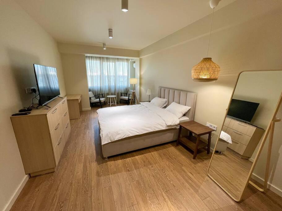2 Bedroom On Ismail Corner Stefan Cel Mare, New Apartment, Center! Chişinău